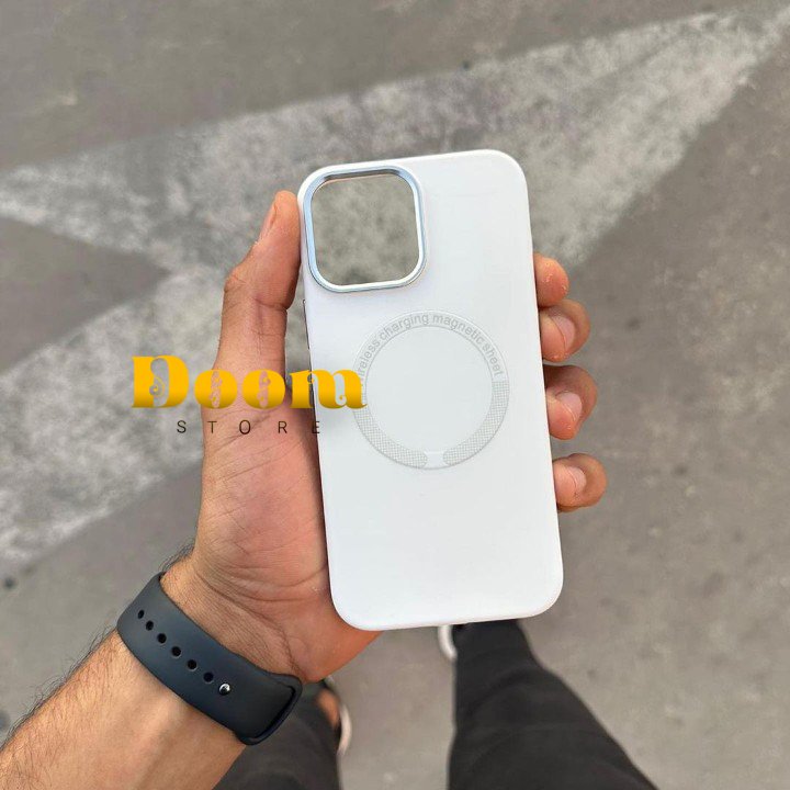 Rubber Magsafe case with metal buttons and camera frame