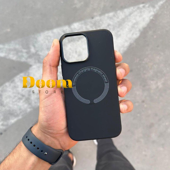 Rubber Magsafe case with metal buttons and camera frame