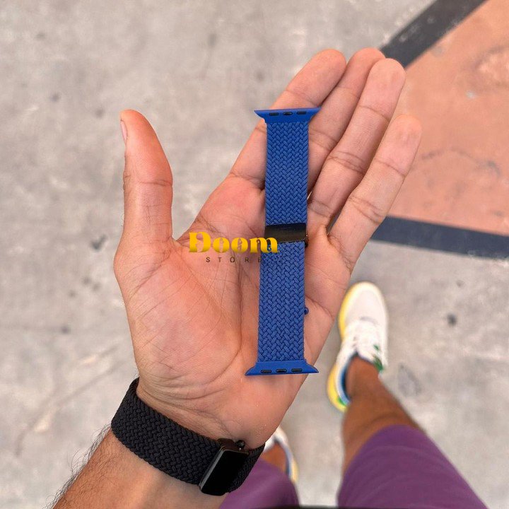 Fabric stretching apple watch strap with magnatic adjustable lock